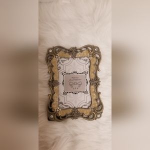 A cute vintage photo fram